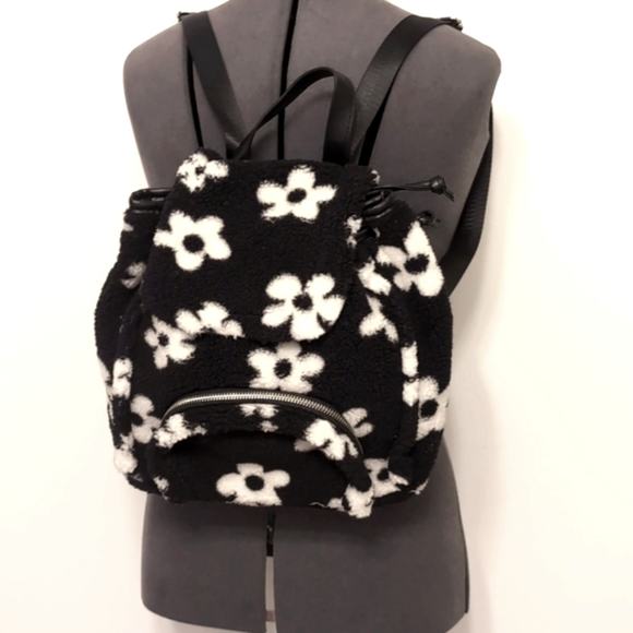 NWT MSRP$70 Skinnydip London Women's Scarlett Flower Borg Small Backpack Black - Picture 2 of 6